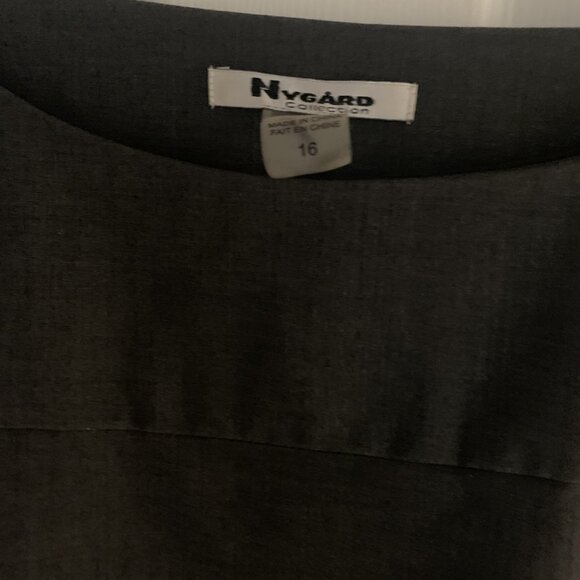 Grey sleevless dress - Picture 2 of 5